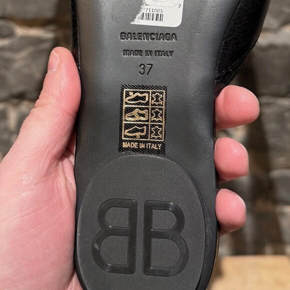 Balenciaga Cagole Black Leather Flat Sandals - Picture 9 of 10